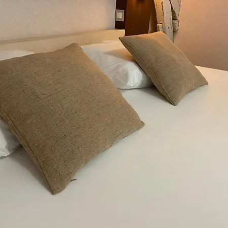 Hotel Logis La Ferme Du Blanchot 2*