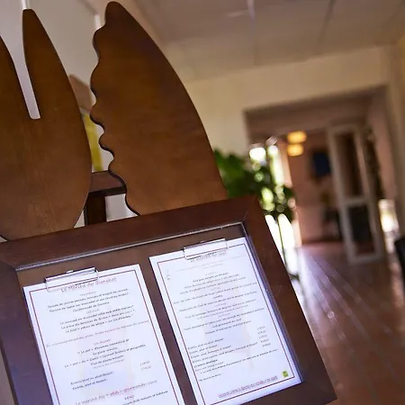 Hotel Logis La Ferme Du Blanchot 2*