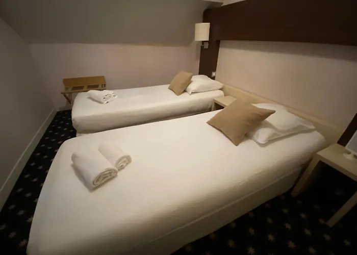 Hotel Logis La Ferme Du Blanchot 2*